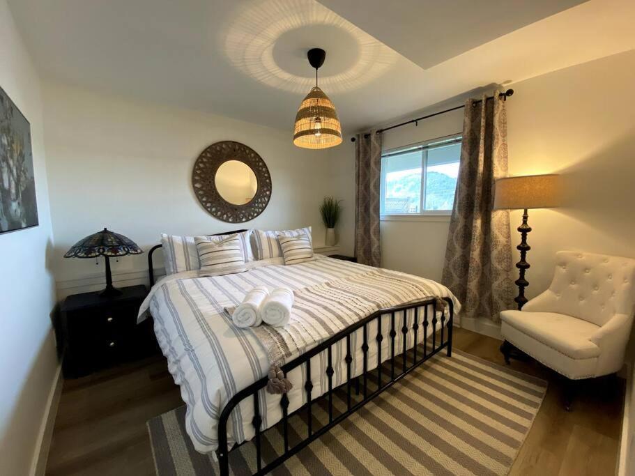 Cozy Lakeview Suite ビクトリア エクステリア 写真